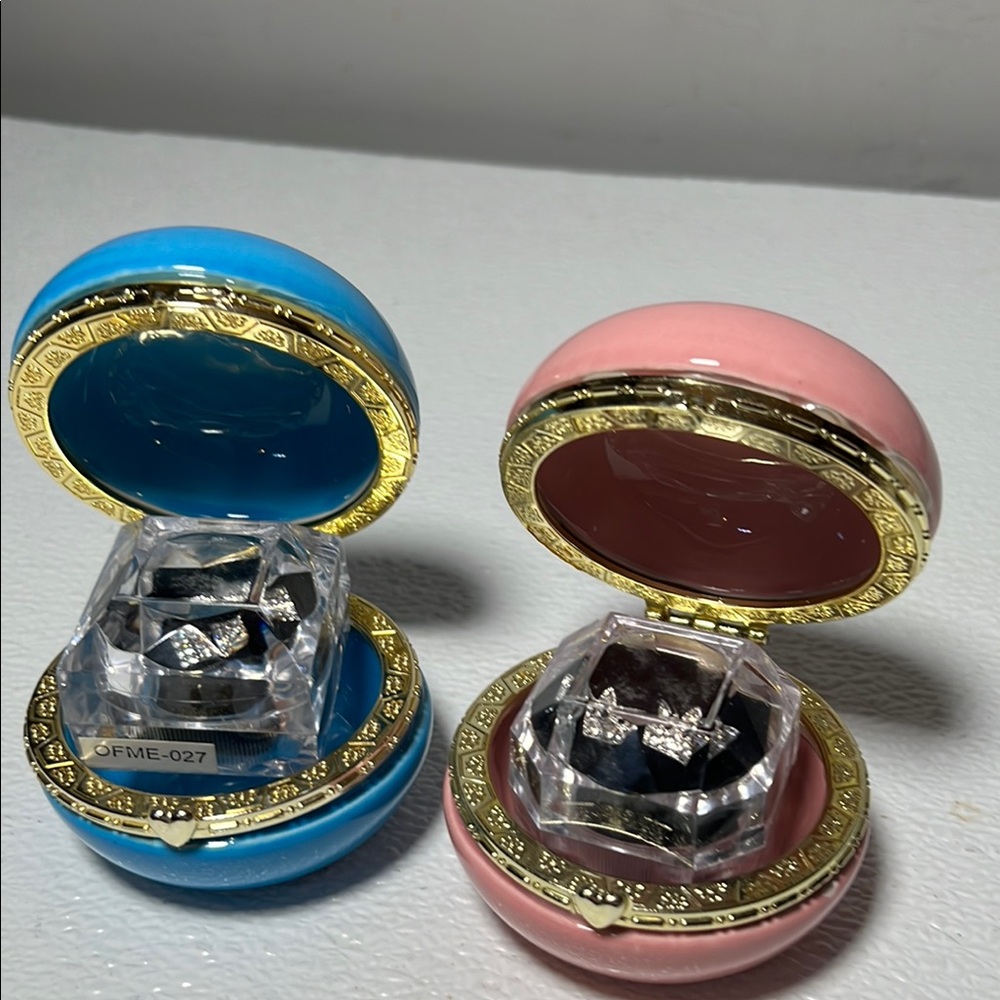 Pink and Blue Trinket Boxes with Gold Accents w/2 sets of Costume Earrings NEW - Picture 2 of 9
